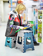 STARK Sgabello pieghevole con maniglia per bambini e adulti. Poggiapiedi Ultra Resistente fino a 120 kg, altezza 26,8 cm in grigio-blu per cucina, bagno, giardino, casa