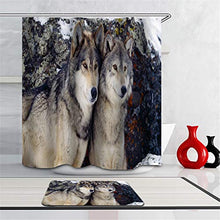 Combinazione Bagno. Immagini Chiare E Colori Vivaci Rendono Il Tuo Bagno Pieno di Vita. Accessori da Bagno. I Lupi Si Avvicinano.
