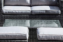 AVANTI TRENDSTORE - Matera - Set di mobili da Giardino a 6 Pezzi, in polirattan Grigio e Vetro Trasparente, con i Cuscini Grigi Inclusi, Dimensioni Complete Lap ca. 315x74x225 cm