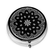 Contenitore rotondo per pillole in bianco e nero a forma di bandana, con 3 scomparti, in metallo, per medicina e vitamine, per viaggi all'aperto