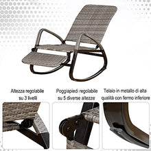 Outsunny Sedia a Dondolo da Giardino in Rattan Grigia, Poltrona Reclinabile e Pieghevole con Poggiapiedi Estraibile 90x64x108cm