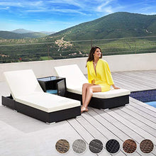 TecTake 2X Lettino Alluminio Poly Rattan + Tavolo Set Giardino Sdraio Prendisole Sedia + Involucro Protettivo + 2 federe - Disponibile in Diversi Colori - (Nero/Marrone | No. 401499)