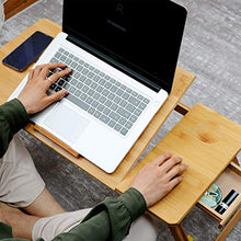 JINKEBIN Tavolo pieghevole per computer portatile con gambe regolabili in bambù naturale pieghevole per la colazione e servire il letto vassoio per computer portatile