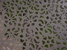 Gruppo Maruccia Set Tavolo e sedie in Metallo Shabby Chic Due posti Arredamento per Bar e Giardini Set Tavolo e sedie per Esterni
