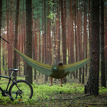Amaca da Viaggio Doppia - Amaca da Giardino, Campeggio, Esterno | Amaca Matrimoniale Fino a 200 kg, Tessuto Paracadute Anti-Strappo e Ultraleggero, Bicolore - 275x140 cm - Verde Militare