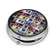 Katarina, portapillole a 3 scomparti per finestre Hundertwassers House Vienna, kit da viaggio di lusso in metallo rotondo argento pulsante pillola dispenser vitamine olio di pesce integratori