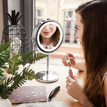 Navaris Specchio da Trucco con Luce LED - Specchio Illuminato con Ingrandimento x7 - Specchietto Cosmetico Ingrandente - Luci 26lm Rotazione 360°