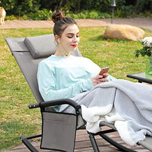 SONGMICS Sedia da Giardino, Lettino Prendisole, Sdraio a Dondolo con Poggiatesta e Taschina Laterale, Struttura in Ferro, Teslin Traspirante, Confortevole, Max Portata 150 kg, Grigio GCB23GY