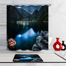 Combinazione Bagno. Immagini Chiare E Colori Vivaci Rendono Il Tuo Bagno Pieno di Vita. Accessori da Bagno. Barca sul Lago.