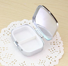 Wonque - Contenitore per pillole in metallo, portatile, con specchio interno, motivo casuale, 1 pezzo