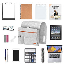 SIMBOOM Tasca Telecomandi da Divano, Organizer da Bracciolo, Portaoggetti per Letto con Portabottiglie, Borsa Feltro per iPad, Tavoletta, Riviste, Cellulare, Occhiali, Matita - Grigio Chiaro