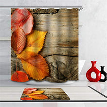 Combinazione Bagno. Immagini Chiare E Colori Vivaci Rendono Il Tuo Bagno Pieno di Vita. Accessori da Bagno. Le Foglie sulla Tavola di Legno.