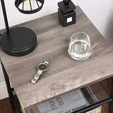 VASAGLE Tavolino per Soggiorno, Comodino in Stile Industriale per Camera da Letto, con 2 Ripiani in Rete Regolabili, Stabile Struttura in Metallo, Montaggio Facile, Greige e Nero LET023B02