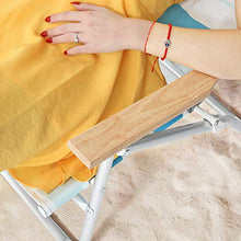 SONGMICS Sedia da Spiaggia Portatile con Schienale Alto e Reclinabile in 3 Posizioni, Spiaggina Pieghevole con Braccioli in Legno, Portata 150 kg, Strisce Blu Verdi e Bianche GCB66UW