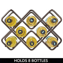 mDesign Scaffale per bottiglie di vino – Bellissimo portabottiglie in metallo per otto bottiglie distribuite su tre livelli – Organizer in metallo da appoggio per bottiglie di vino e altro – bronzo