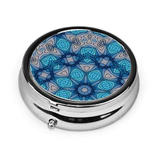 Contenitore rotondo per pillole in metallo con motivo mandala marocchino blu, 3 scomparti, per medicina e vitamine, per viaggi all'aperto
