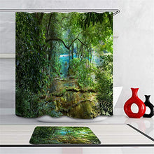 Combinazione Bagno. Immagini Chiare E Colori Vivaci Rendono Il Tuo Bagno Pieno di Vita. Accessori da Bagno. Foresta Verde. Lago.