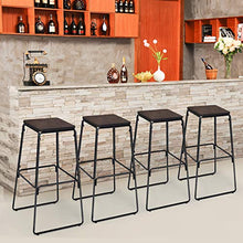 COSTWAY Set di 4 sgabelli da Bar ad Altezza bancone, Legno d’Olmo Resistente, Struttura in Ferro con poggiapiedi, Piedini Antiscivolo