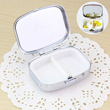 Wonque - Contenitore per pillole in metallo, portatile, con specchio interno, motivo casuale, 1 pezzo