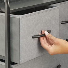 mDesign Elegante cassettiera moderna con 3 cassetti grandi e 2 piccoli – Comò in metallo, legno MDF e tessuto – Capiente canterano ideale per qualunque stanza della casa – multicolore/grigio/nero
