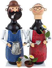 BRUBAKER Portabottiglie da Vino dal Design Coppia di Giardinieri - Scultura in Metallo con Biglietto D'auguri