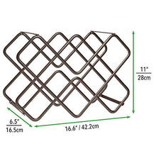 mDesign Scaffale per bottiglie di vino – Bellissimo portabottiglie in metallo per otto bottiglie distribuite su tre livelli – Organizer in metallo da appoggio per bottiglie di vino e altro – bronzo