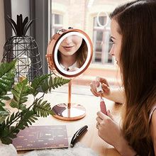 Navaris specchio ingrandente con luce LED - specchio luminoso 5:1 ingrandimento x5 specchietto girevole per il trucco da appoggio luce integrata rame