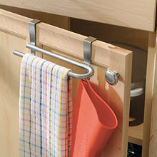mDesign Set da 2 Porta asciugamani cucina – Porta strofinacci da appendere alle ante dei mobili – Appendi strofinacci senza forare muro per bagno o cucina – argento opaco