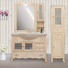 Arredo bagno in legno avorio in stile decapè con lavabo in ceramica e colonna
