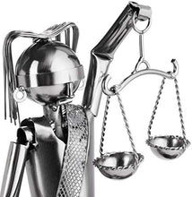 BRUBAKER Supporto per Bottiglie di Vino Justitia con Serpente - Supporto per Bottiglie di Scultura in Metallo - Regalo di Vino con Figura in Metallo per Avvocati, Giudici - con Biglietto D'auguri