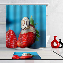 Combinazione Bagno. Immagini Chiare E Colori Vivaci Rendono Il Tuo Bagno Pieno di Vita. Accessori da Bagno. Lumaca. Fragola.