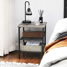 VASAGLE Tavolino per Soggiorno, Comodino in Stile Industriale per Camera da Letto, con 2 Ripiani in Rete Regolabili, Stabile Struttura in Metallo, Montaggio Facile, Greige e Nero LET023B02