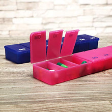 com-four® 5X Dosaggio di farmaci - Scatola per farmaci 7 Giorni - Scatola per Pillole - dosatore settimanale per la conservazione [Lingua: Tedesco] (05 Pezzi - Colorati)