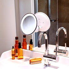Navaris Specchio da Trucco LED Ingrandimento 7X con Ventosa - Specchietto Cosmetico Illuminato Ingrandente x7 - Bagno Make Up Batterie USB - Bianco