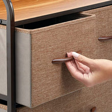mDesign Elegante cassettiera con 1 cassetto grande e 4 piccoli – Capiente canterano ideale per qualunque stanza della casa – Comò in metallo, legno MDF e tessuto – marrone chiaro