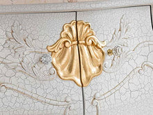 Simone Guarracino Luxury Design Comò e specchio Anderson stile Barocco Veneziano arredo bagno bombato crackle e foglia oro marmo crema pomelli Crystal Sw