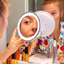 Navaris Specchio da Trucco LED Ingrandimento 7X con Ventosa - Specchietto Cosmetico Illuminato Ingrandente x7 - Bagno Make Up Batterie USB - Bianco