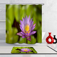 Combinazione Bagno. Immagini Chiare E Colori Vivaci Rendono Il Tuo Bagno Pieno di Vita. Accessori da Bagno. Fioritura Bellissima del Loto.
