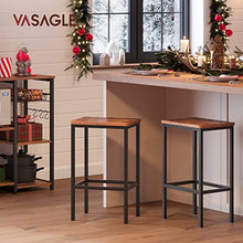 VASAGLE Set di 2 Sgabelli da Bar, Sedie da Pranzo Alte, per Cucina, Sala da Pranzo, Soggiorno, Stile Industriale, Marrone Vintage e Nero LBC65X