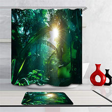 Combinazione Bagno. Immagini Chiare E Colori Vivaci Rendono Il Tuo Bagno Pieno di Vita. Accessori da Bagno. La Luce del Sole nella Foresta.