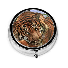 3 scomparti pillole Tiger Predator Muso Aggressione Big Cat Luxury Travel Kit Storage Metal Round Silver Button Pillola Dispenser Vitamine Olio di Pesce Integratori