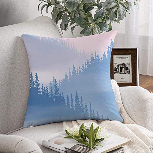 Fodera per cuscino decorativo quadrato conifera Decorazione in abete di conifere nella nebbia della foresta Nebbia per esterni Natura naturale sempreverde Siberia Mountain Morbido cuscino per camera d