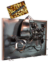 Brubaker Wine Bottle Holder Barca a Vela con Gli Amanti - Wall Art Picture Metal - con 4 portabicchieri - Incluso Biglietto di Auguri per Il Vino Presente