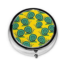 Contenitore rotondo per pillole con lumaca verde Guy in Sun a 3 scomparti, in metallo, per medicina e vitamine, per viaggi all'aperto