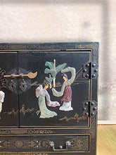 Cassettiera asiatica (41 x 61 x 71 cm) in narghilè – Nero – con noccioli in pietra ollare intagliati