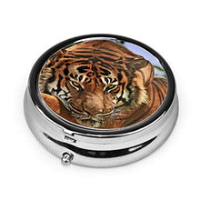 3 scomparti pillole Tiger Predator Muso Aggressione Big Cat Luxury Travel Kit Storage Metal Round Silver Button Pillola Dispenser Vitamine Olio di Pesce Integratori