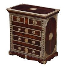 Casa Moro | Cassettone orientale Malek marrone 75x45x80 (LxPxH) in legno massello di sheesham decorato con intarsi in ottone pregiato | Puro artigianato | Tavolo da notte a 5 cassetti | MA80-140