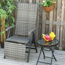 Outsunny Sedia Sdraio da Giardino Pieghevole Reclinabile in Rattan PE con Braccioli e Poggiapiedi, 59x68x107cm Grigio