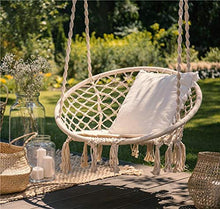 Poltrona Sospesa Gypsy, Altalena Robusta e Resistente, Adatta per Interni ed Esterni, Appendibile, Lavorata a maglia, Corda in Cotone con Romantiche Frange, Portata 120 Kg